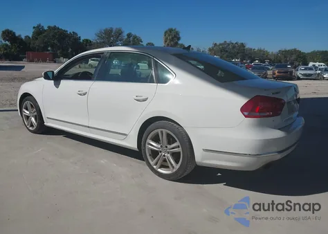 2015 Volkswagen Passat 1.8T Se z USA, uszkodzony, nr VIN 1VWBS7A31FC075556